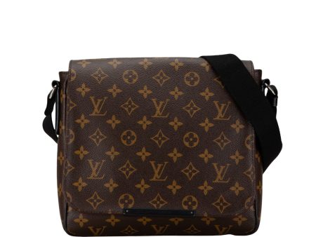 LOUIS VUITTON District Shoulder Bag on Sale