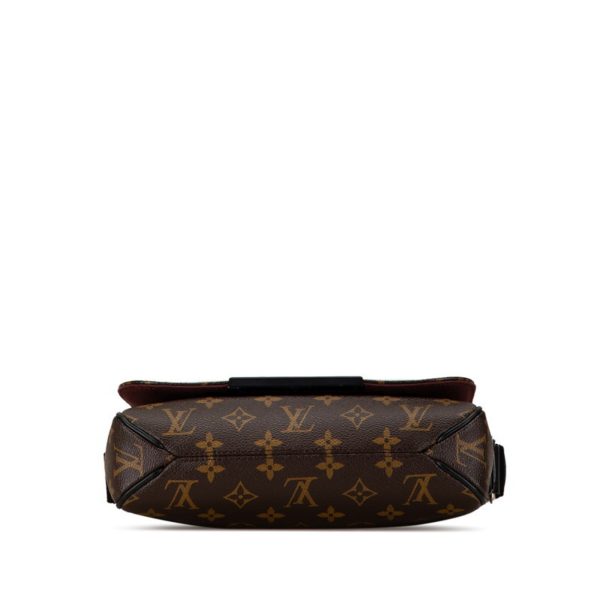 LOUIS VUITTON District Shoulder Bag on Sale