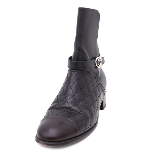 Chanel Bicolor CC Quilted Ankle Boots 39.5 For Sale