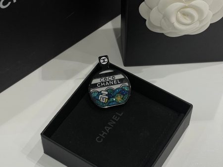 Chanel - Broche Coco CC bouteille For Sale