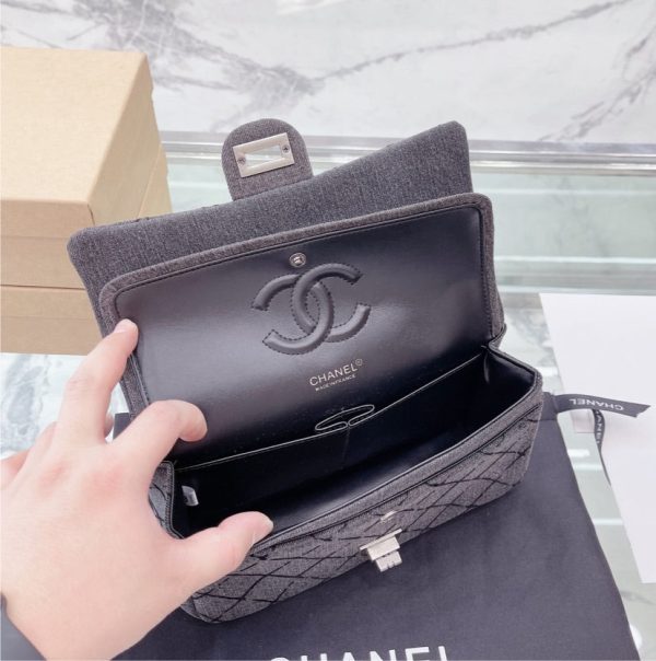 Woman Chanel shoulder handbag For Discount