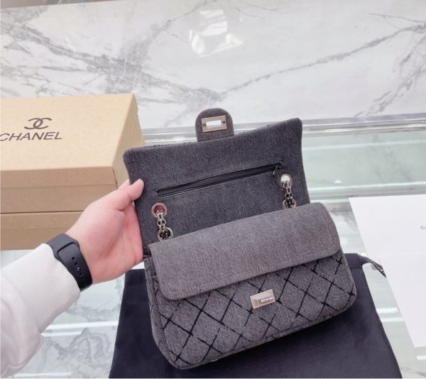 Woman Chanel shoulder handbag For Discount