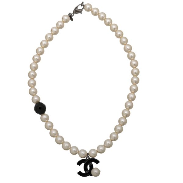 Chanel Bicolor Pearl on CC Short Necklace Hot on Sale