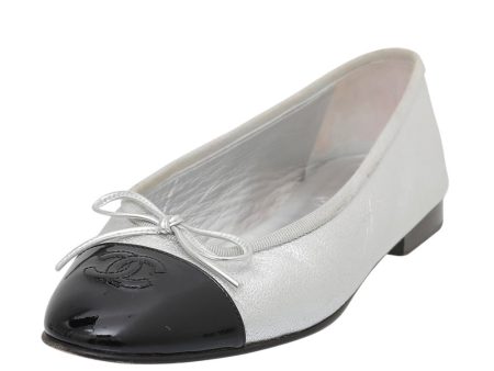 Chanel Bicolor CC Cap Toe Flat Ballerina 38 on Sale