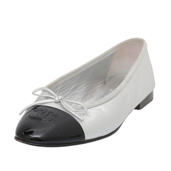 Chanel Bicolor CC Cap Toe Flat Ballerina 38 on Sale