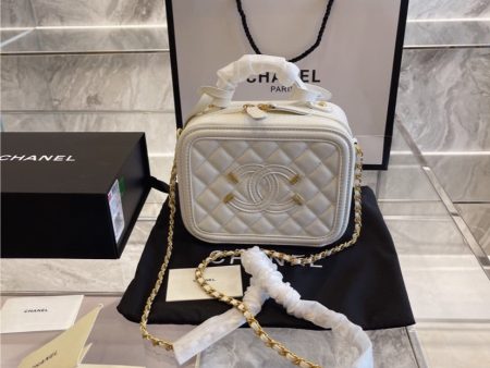 White Chanel ladies handbag Online now