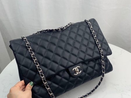 Woman New Chanel shoulder handbag Sale